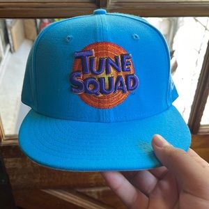 New era tune squad hat
